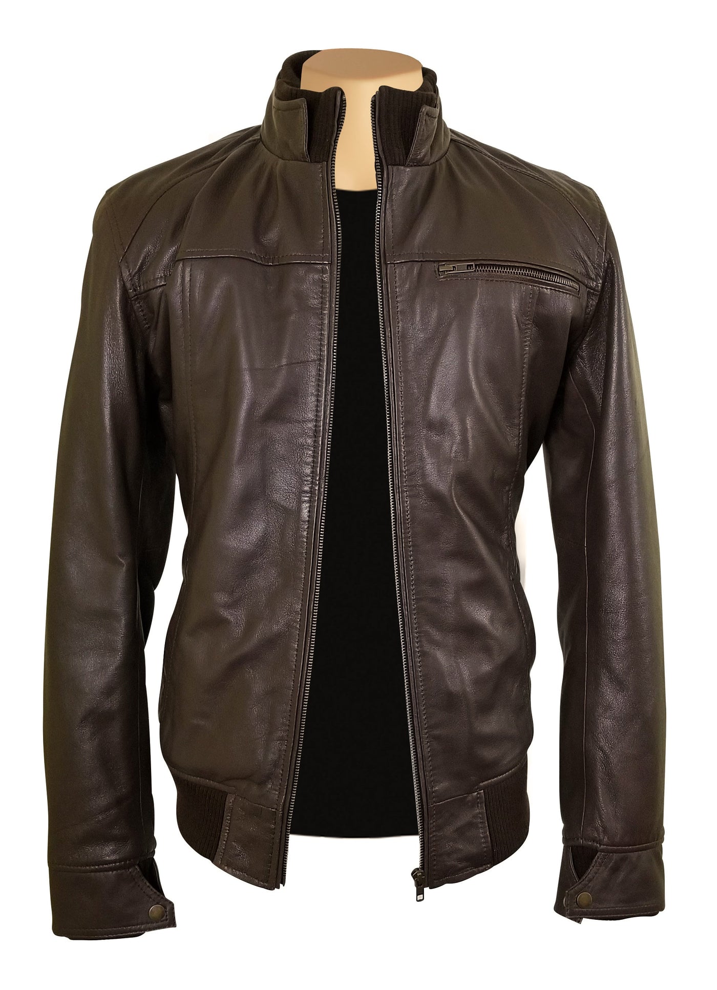 Relaxing With a ribbed neckline and a brown leather jacket